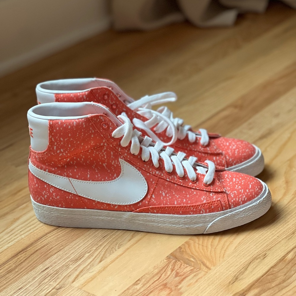 Size 10.5 Nike Canvas Men's Blazer Mid 77. Coral color. Mint condition!